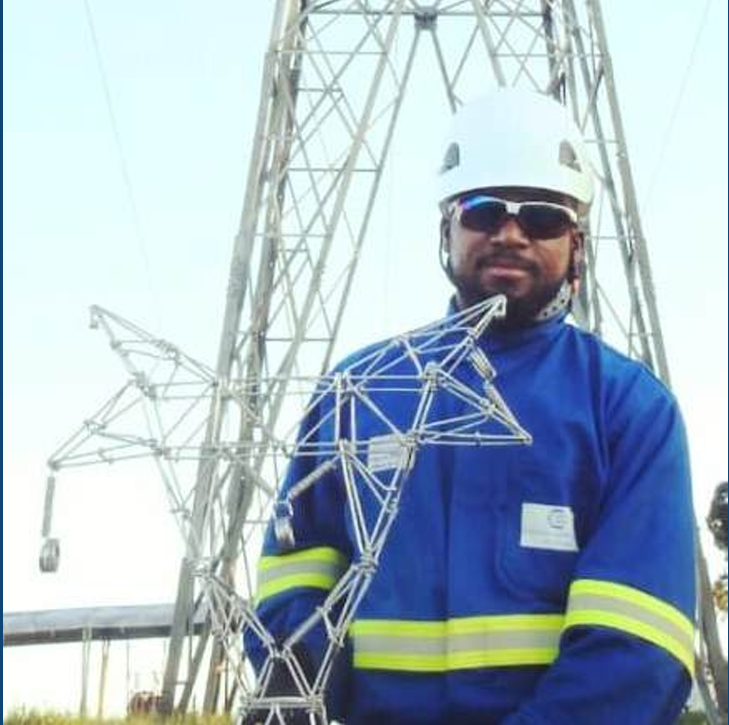 Profissional da Essencial Group utilizando equipamento de proteção