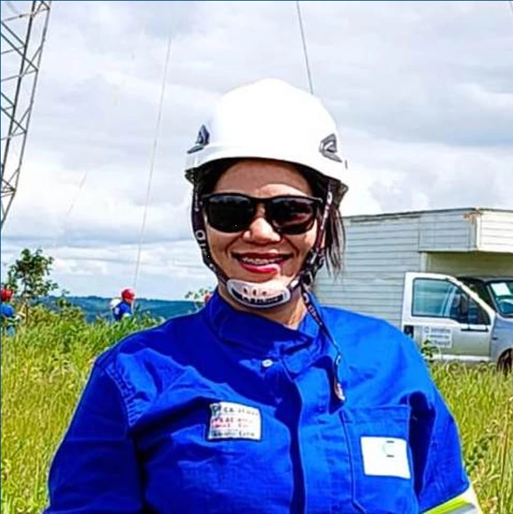 Colaborador equipado para operação segura